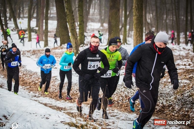 Zdjęcie w galerii na portalu naszraciborz.pl: Mróz, lód i śnieg niestraszny biegaczom. Blisko 500 twardzieli pokonało trasę w Oborze wiadomości z regionu