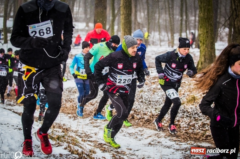 Zdjęcie w galerii na portalu naszraciborz.pl: Mróz, lód i śnieg niestraszny biegaczom. Blisko 500 twardzieli pokonało trasę w Oborze wiadomości z regionu