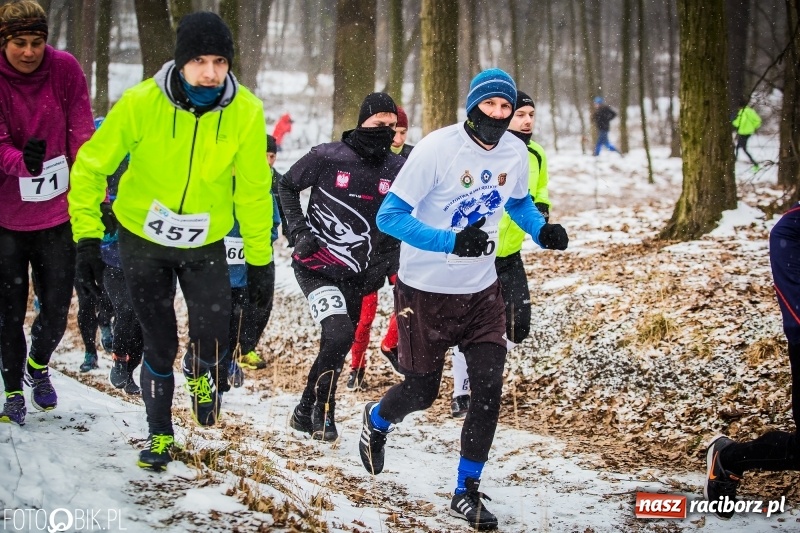 Zdjęcie w galerii na portalu naszraciborz.pl: Mróz, lód i śnieg niestraszny biegaczom. Blisko 500 twardzieli pokonało trasę w Oborze wiadomości z regionu
