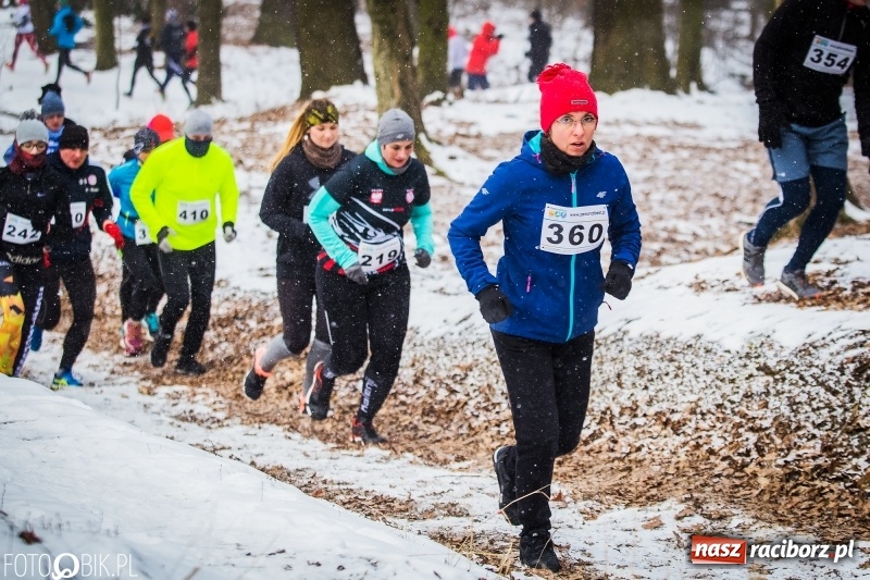 Zdjęcie w galerii na portalu naszraciborz.pl: Mróz, lód i śnieg niestraszny biegaczom. Blisko 500 twardzieli pokonało trasę w Oborze wiadomości z regionu