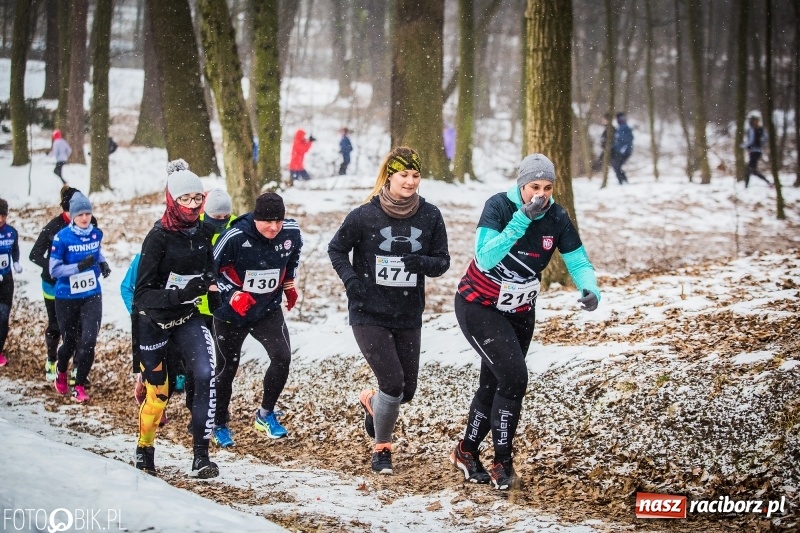 Zdjęcie w galerii na portalu naszraciborz.pl: Mróz, lód i śnieg niestraszny biegaczom. Blisko 500 twardzieli pokonało trasę w Oborze wiadomości z regionu