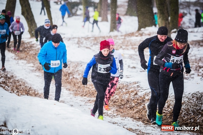 Zdjęcie w galerii na portalu naszraciborz.pl: Mróz, lód i śnieg niestraszny biegaczom. Blisko 500 twardzieli pokonało trasę w Oborze wiadomości z regionu