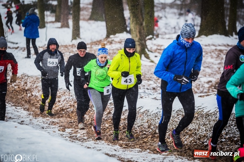 Zdjęcie w galerii na portalu naszraciborz.pl: Mróz, lód i śnieg niestraszny biegaczom. Blisko 500 twardzieli pokonało trasę w Oborze wiadomości z regionu