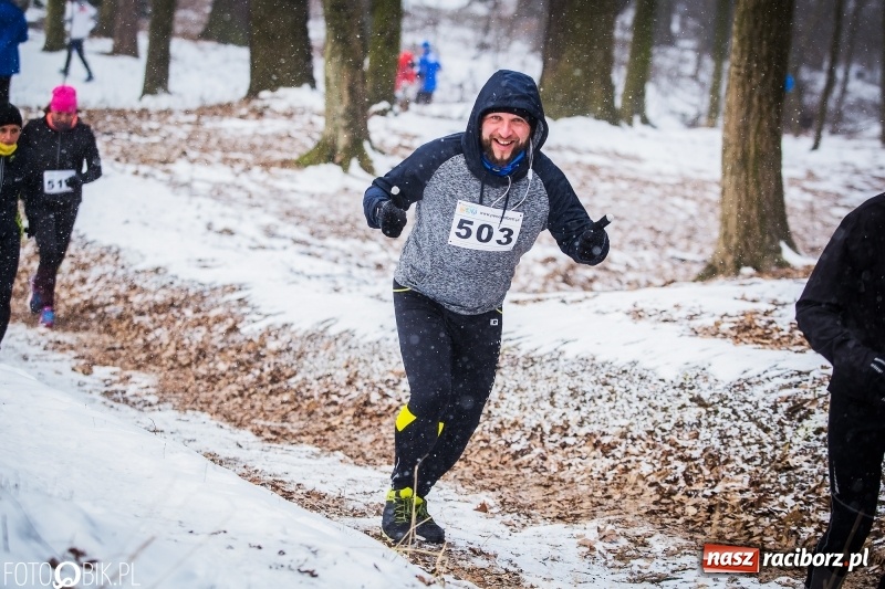 Zdjęcie w galerii na portalu naszraciborz.pl: Mróz, lód i śnieg niestraszny biegaczom. Blisko 500 twardzieli pokonało trasę w Oborze wiadomości z regionu