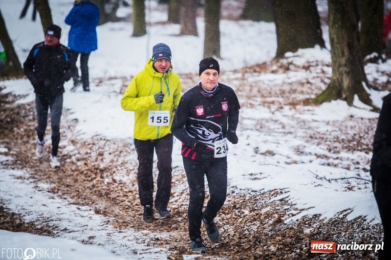 Zdjęcie w galerii na portalu naszraciborz.pl: Mróz, lód i śnieg niestraszny biegaczom. Blisko 500 twardzieli pokonało trasę w Oborze wiadomości z regionu