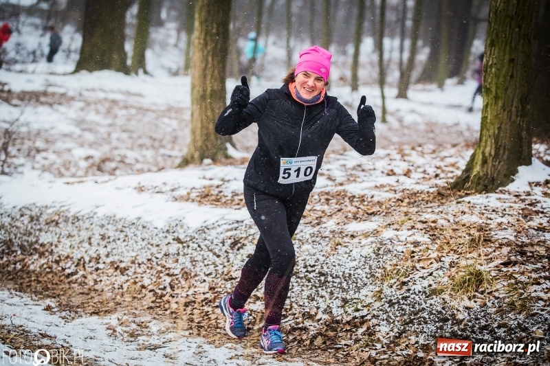 Zdjęcie w galerii na portalu naszraciborz.pl: Mróz, lód i śnieg niestraszny biegaczom. Blisko 500 twardzieli pokonało trasę w Oborze wiadomości z regionu
