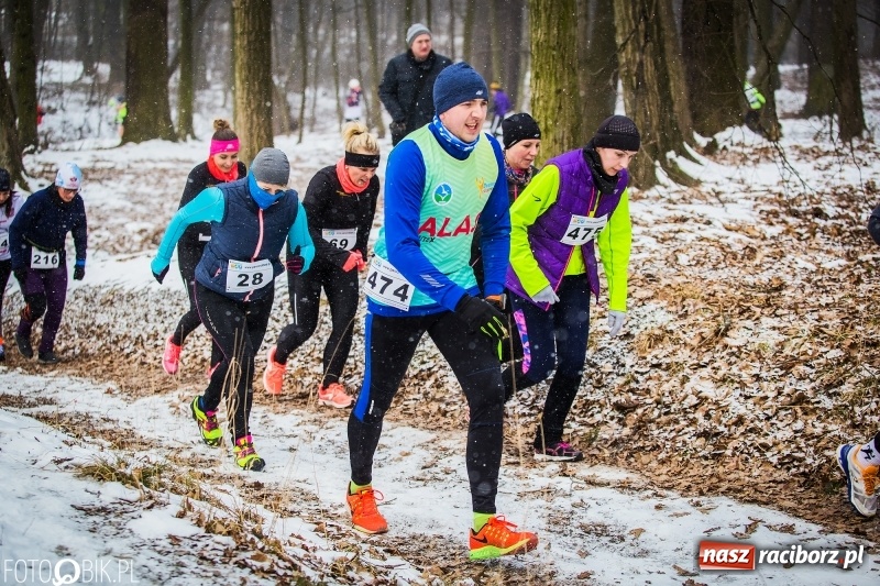 Zdjęcie w galerii na portalu naszraciborz.pl: Mróz, lód i śnieg niestraszny biegaczom. Blisko 500 twardzieli pokonało trasę w Oborze wiadomości z regionu