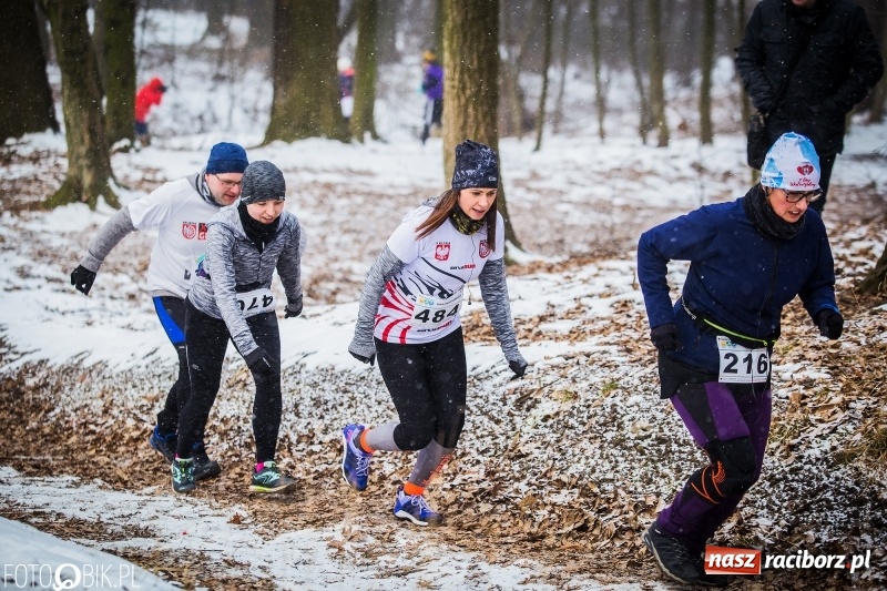 Zdjęcie w galerii na portalu naszraciborz.pl: Mróz, lód i śnieg niestraszny biegaczom. Blisko 500 twardzieli pokonało trasę w Oborze wiadomości z regionu