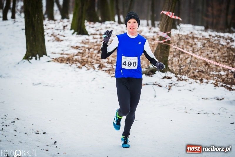 Zdjęcie w galerii na portalu naszraciborz.pl: Mróz, lód i śnieg niestraszny biegaczom. Blisko 500 twardzieli pokonało trasę w Oborze wiadomości z regionu