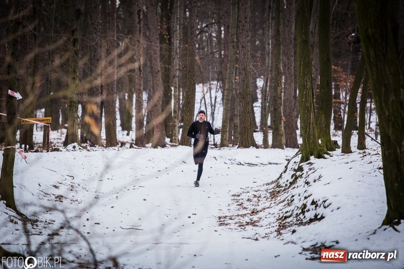 Zdjęcie w galerii na portalu naszraciborz.pl: Mróz, lód i śnieg niestraszny biegaczom. Blisko 500 twardzieli pokonało trasę w Oborze wiadomości z regionu