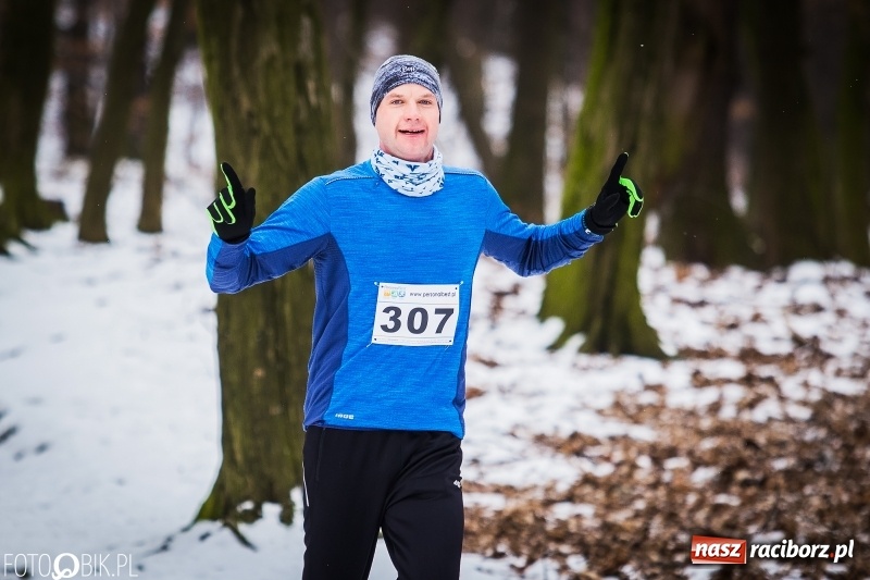 Zdjęcie w galerii na portalu naszraciborz.pl: Mróz, lód i śnieg niestraszny biegaczom. Blisko 500 twardzieli pokonało trasę w Oborze wiadomości z regionu