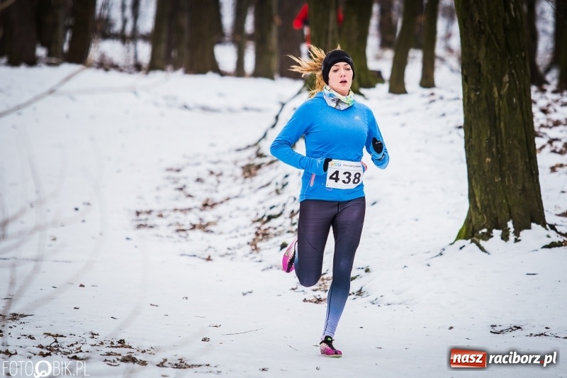 Zdjęcie w galerii na portalu naszraciborz.pl: Mróz, lód i śnieg niestraszny biegaczom. Blisko 500 twardzieli pokonało trasę w Oborze wiadomości z regionu