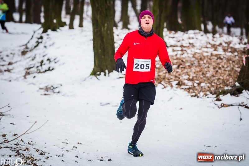 Zdjęcie w galerii na portalu naszraciborz.pl: Mróz, lód i śnieg niestraszny biegaczom. Blisko 500 twardzieli pokonało trasę w Oborze wiadomości z regionu