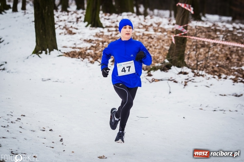 Zdjęcie w galerii na portalu naszraciborz.pl: Mróz, lód i śnieg niestraszny biegaczom. Blisko 500 twardzieli pokonało trasę w Oborze wiadomości z regionu