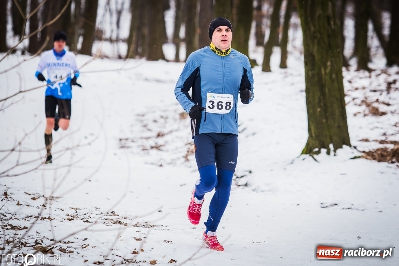 Zdjęcie w galerii na portalu naszraciborz.pl: Mróz, lód i śnieg niestraszny biegaczom. Blisko 500 twardzieli pokonało trasę w Oborze wiadomości z regionu