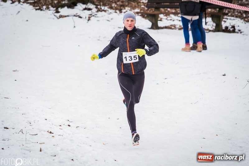 Zdjęcie w galerii na portalu naszraciborz.pl: Mróz, lód i śnieg niestraszny biegaczom. Blisko 500 twardzieli pokonało trasę w Oborze wiadomości z regionu