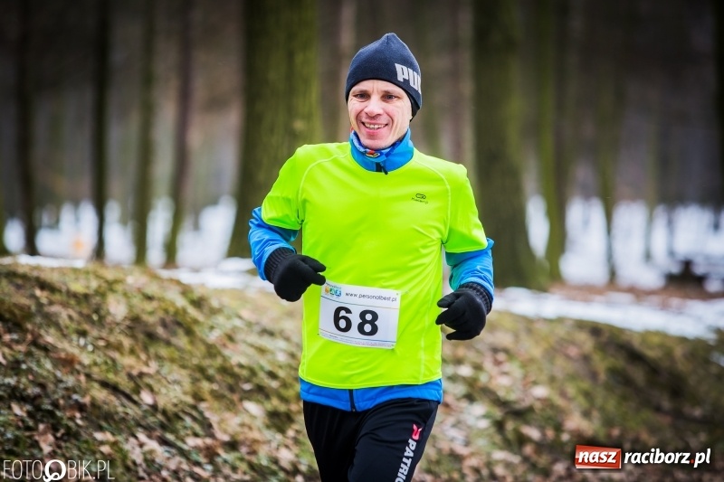 Zdjęcie w galerii na portalu naszraciborz.pl: Mróz, lód i śnieg niestraszny biegaczom. Blisko 500 twardzieli pokonało trasę w Oborze wiadomości z regionu