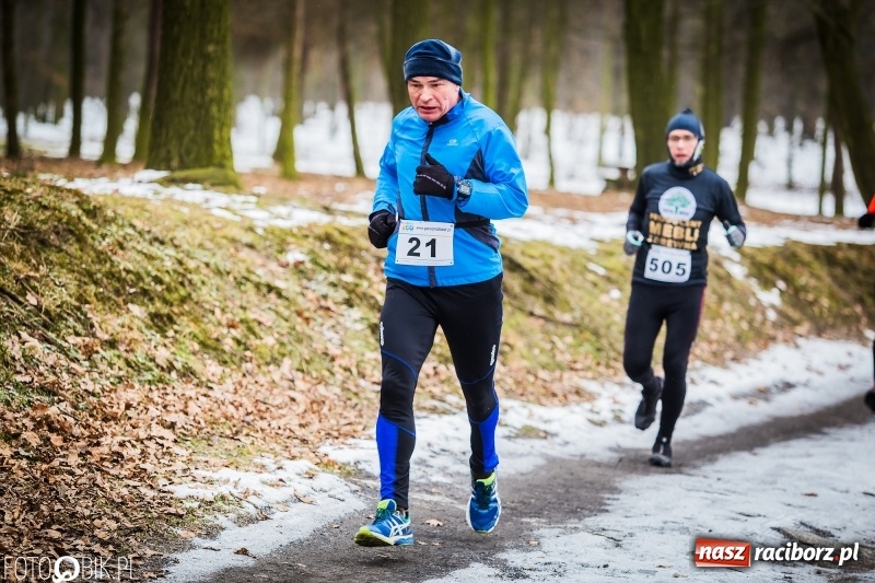 Zdjęcie w galerii na portalu naszraciborz.pl: Mróz, lód i śnieg niestraszny biegaczom. Blisko 500 twardzieli pokonało trasę w Oborze wiadomości z regionu