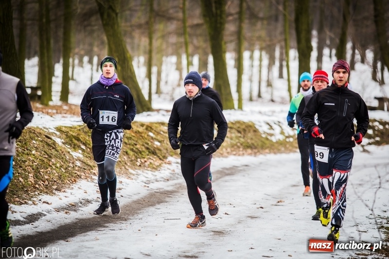 Zdjęcie w galerii na portalu naszraciborz.pl: Mróz, lód i śnieg niestraszny biegaczom. Blisko 500 twardzieli pokonało trasę w Oborze wiadomości z regionu