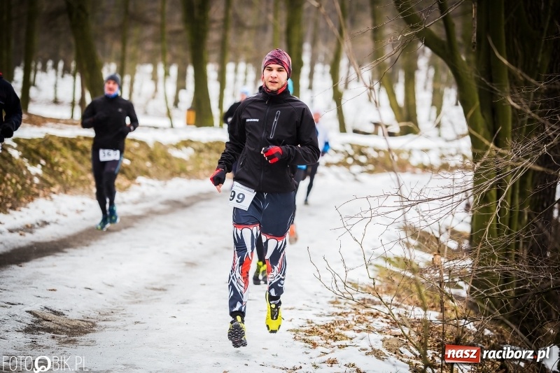 Zdjęcie w galerii na portalu naszraciborz.pl: Mróz, lód i śnieg niestraszny biegaczom. Blisko 500 twardzieli pokonało trasę w Oborze wiadomości z regionu
