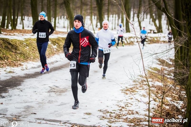 Zdjęcie w galerii na portalu naszraciborz.pl: Mróz, lód i śnieg niestraszny biegaczom. Blisko 500 twardzieli pokonało trasę w Oborze wiadomości z regionu