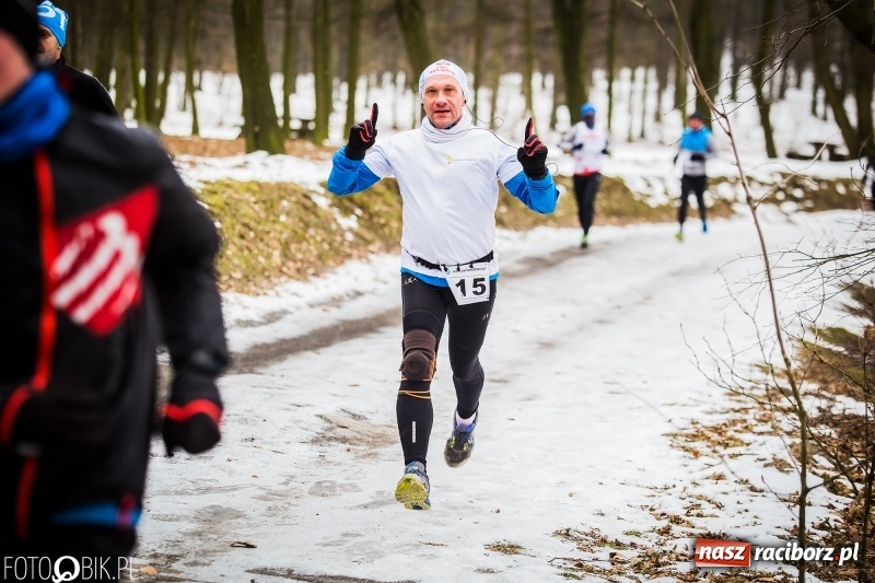 Zdjęcie w galerii na portalu naszraciborz.pl: Mróz, lód i śnieg niestraszny biegaczom. Blisko 500 twardzieli pokonało trasę w Oborze wiadomości z regionu