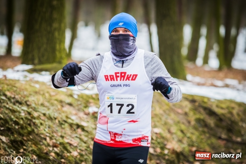 Zdjęcie w galerii na portalu naszraciborz.pl: Mróz, lód i śnieg niestraszny biegaczom. Blisko 500 twardzieli pokonało trasę w Oborze wiadomości z regionu