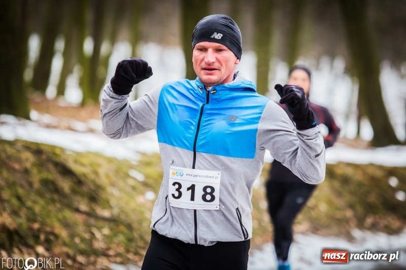 Zdjęcie w galerii na portalu naszraciborz.pl: Mróz, lód i śnieg niestraszny biegaczom. Blisko 500 twardzieli pokonało trasę w Oborze wiadomości z regionu