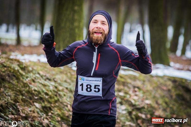 Zdjęcie w galerii na portalu naszraciborz.pl: Mróz, lód i śnieg niestraszny biegaczom. Blisko 500 twardzieli pokonało trasę w Oborze wiadomości z regionu