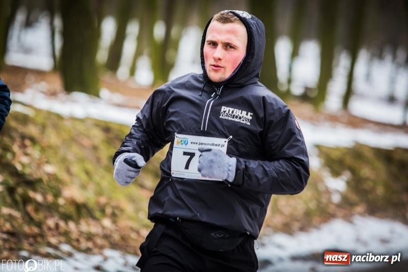 Zdjęcie w galerii na portalu naszraciborz.pl: Mróz, lód i śnieg niestraszny biegaczom. Blisko 500 twardzieli pokonało trasę w Oborze wiadomości z regionu