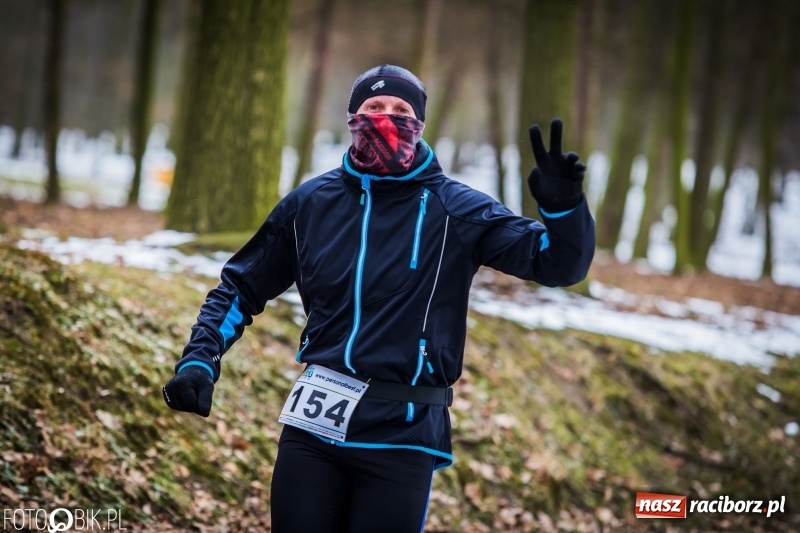 Zdjęcie w galerii na portalu naszraciborz.pl: Mróz, lód i śnieg niestraszny biegaczom. Blisko 500 twardzieli pokonało trasę w Oborze wiadomości z regionu