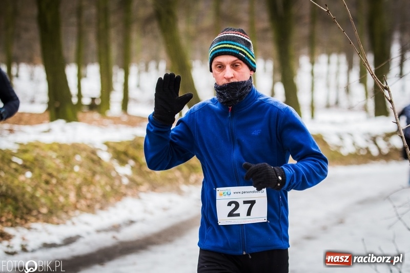 Zdjęcie w galerii na portalu naszraciborz.pl: Mróz, lód i śnieg niestraszny biegaczom. Blisko 500 twardzieli pokonało trasę w Oborze wiadomości z regionu