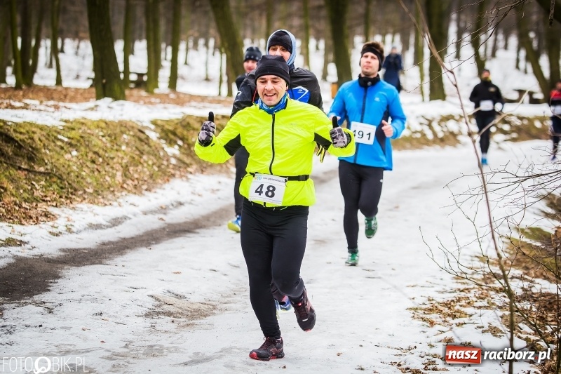 Zdjęcie w galerii na portalu naszraciborz.pl: Mróz, lód i śnieg niestraszny biegaczom. Blisko 500 twardzieli pokonało trasę w Oborze wiadomości z regionu