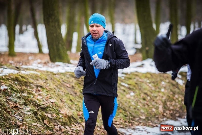 Zdjęcie w galerii na portalu naszraciborz.pl: Mróz, lód i śnieg niestraszny biegaczom. Blisko 500 twardzieli pokonało trasę w Oborze wiadomości z regionu