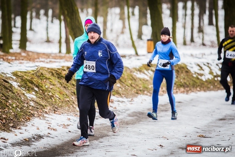 Zdjęcie w galerii na portalu naszraciborz.pl: Mróz, lód i śnieg niestraszny biegaczom. Blisko 500 twardzieli pokonało trasę w Oborze wiadomości z regionu