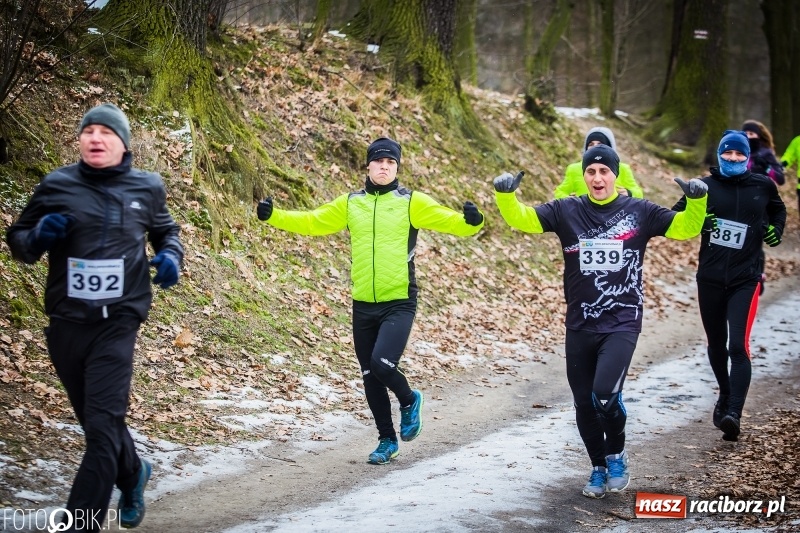 Zdjęcie w galerii na portalu naszraciborz.pl: Mróz, lód i śnieg niestraszny biegaczom. Blisko 500 twardzieli pokonało trasę w Oborze wiadomości z regionu
