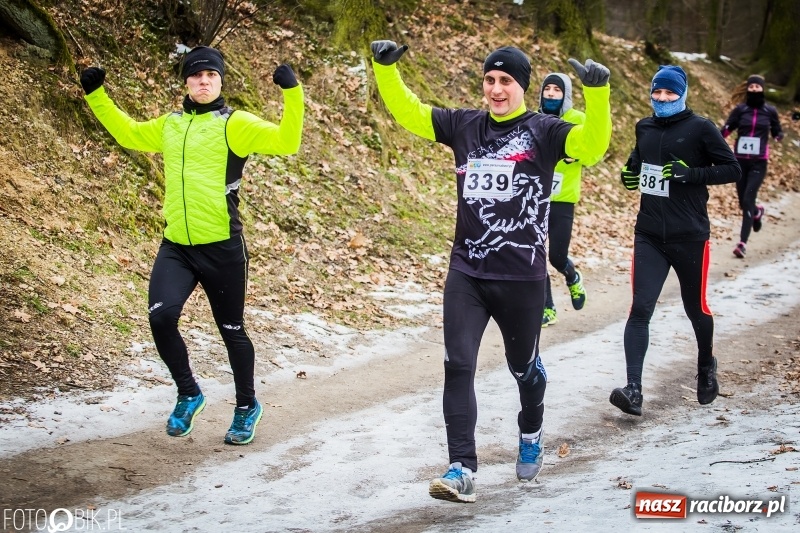 Zdjęcie w galerii na portalu naszraciborz.pl: Mróz, lód i śnieg niestraszny biegaczom. Blisko 500 twardzieli pokonało trasę w Oborze wiadomości z regionu