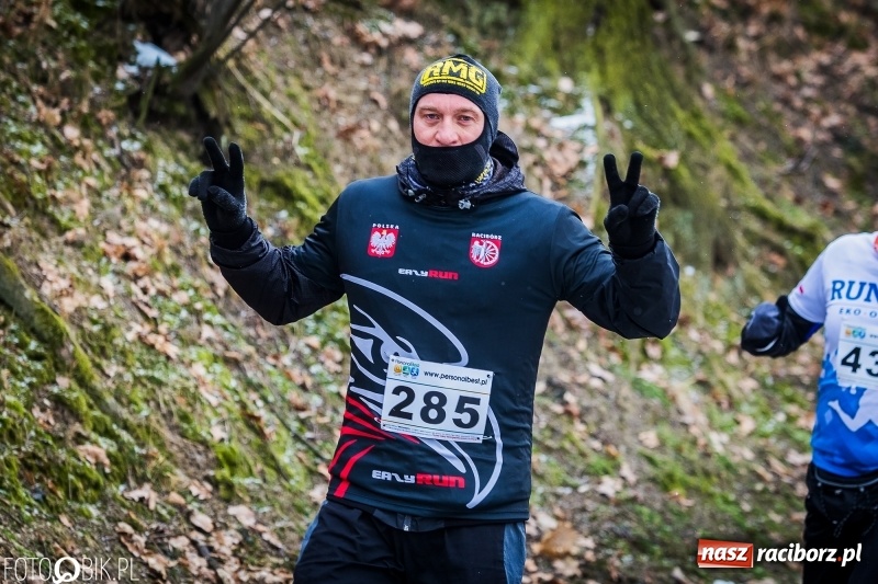 Zdjęcie w galerii na portalu naszraciborz.pl: Mróz, lód i śnieg niestraszny biegaczom. Blisko 500 twardzieli pokonało trasę w Oborze wiadomości z regionu