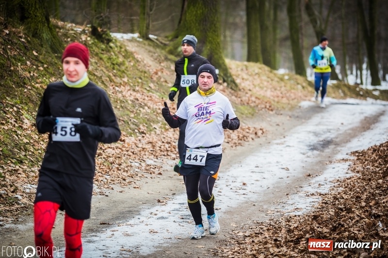 Zdjęcie w galerii na portalu naszraciborz.pl: Mróz, lód i śnieg niestraszny biegaczom. Blisko 500 twardzieli pokonało trasę w Oborze wiadomości z regionu