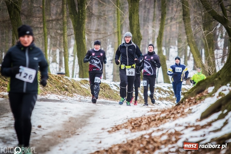 Zdjęcie w galerii na portalu naszraciborz.pl: Mróz, lód i śnieg niestraszny biegaczom. Blisko 500 twardzieli pokonało trasę w Oborze wiadomości z regionu