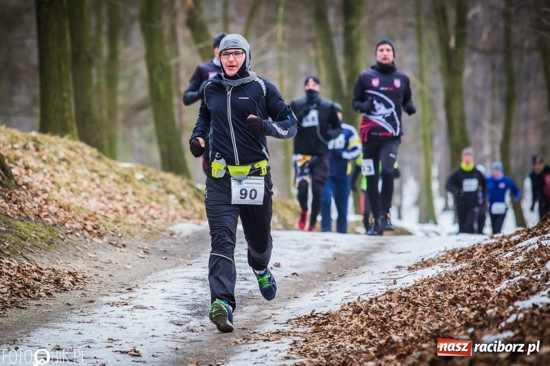 Zdjęcie w galerii na portalu naszraciborz.pl: Mróz, lód i śnieg niestraszny biegaczom. Blisko 500 twardzieli pokonało trasę w Oborze wiadomości z regionu