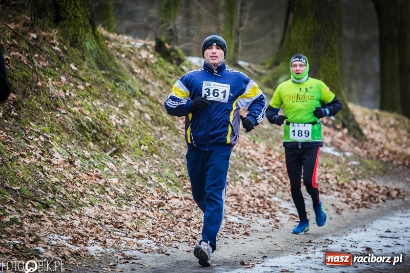 Zdjęcie w galerii na portalu naszraciborz.pl: Mróz, lód i śnieg niestraszny biegaczom. Blisko 500 twardzieli pokonało trasę w Oborze wiadomości z regionu