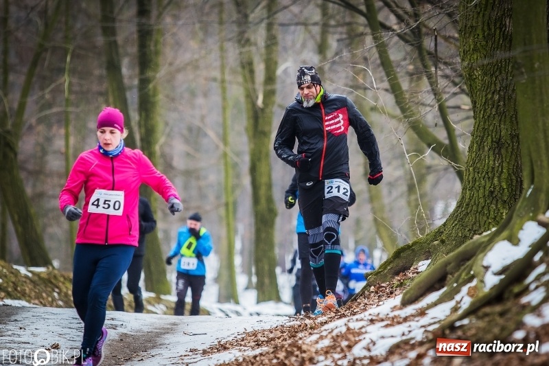 Zdjęcie w galerii na portalu naszraciborz.pl: Mróz, lód i śnieg niestraszny biegaczom. Blisko 500 twardzieli pokonało trasę w Oborze wiadomości z regionu