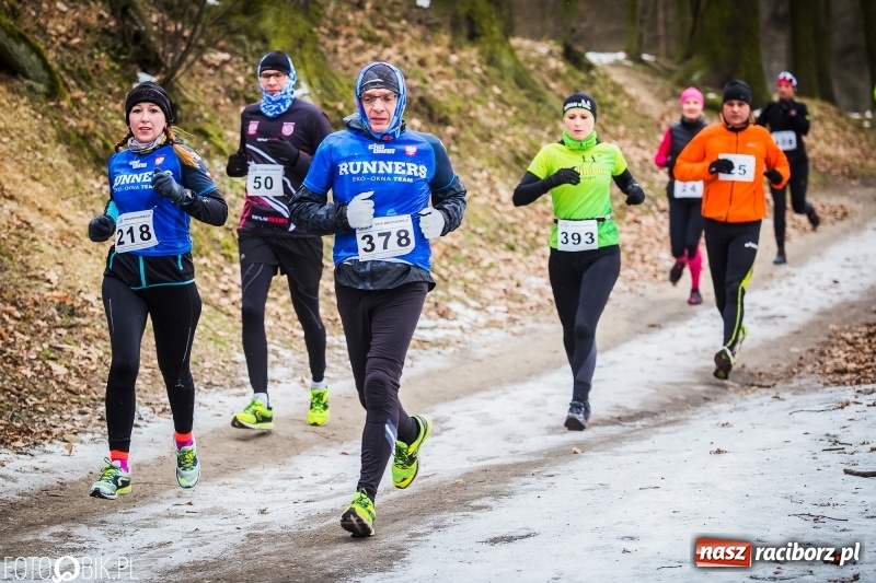 Zdjęcie w galerii na portalu naszraciborz.pl: Mróz, lód i śnieg niestraszny biegaczom. Blisko 500 twardzieli pokonało trasę w Oborze wiadomości z regionu