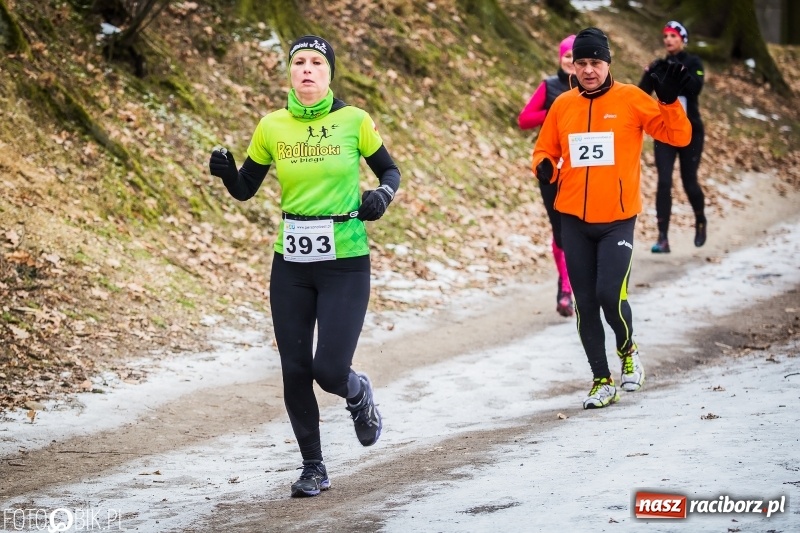 Zdjęcie w galerii na portalu naszraciborz.pl: Mróz, lód i śnieg niestraszny biegaczom. Blisko 500 twardzieli pokonało trasę w Oborze wiadomości z regionu
