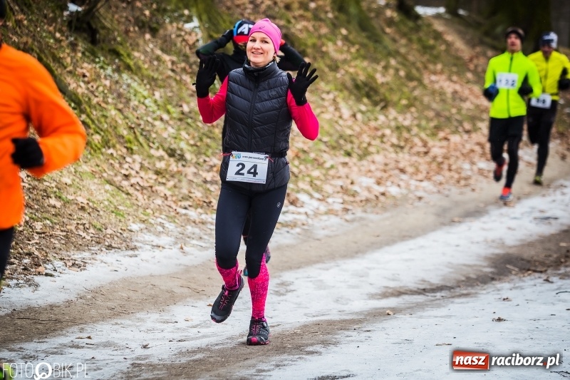 Zdjęcie w galerii na portalu naszraciborz.pl: Mróz, lód i śnieg niestraszny biegaczom. Blisko 500 twardzieli pokonało trasę w Oborze wiadomości z regionu