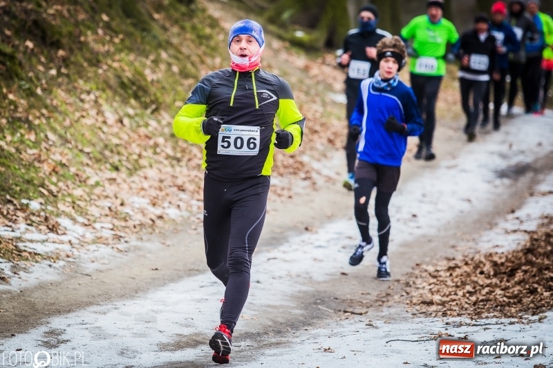 Zdjęcie w galerii na portalu naszraciborz.pl: Mróz, lód i śnieg niestraszny biegaczom. Blisko 500 twardzieli pokonało trasę w Oborze wiadomości z regionu