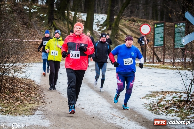 Zdjęcie w galerii na portalu naszraciborz.pl: Mróz, lód i śnieg niestraszny biegaczom. Blisko 500 twardzieli pokonało trasę w Oborze wiadomości z regionu