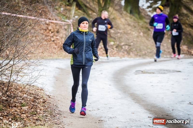 Zdjęcie w galerii na portalu naszraciborz.pl: Mróz, lód i śnieg niestraszny biegaczom. Blisko 500 twardzieli pokonało trasę w Oborze wiadomości z regionu
