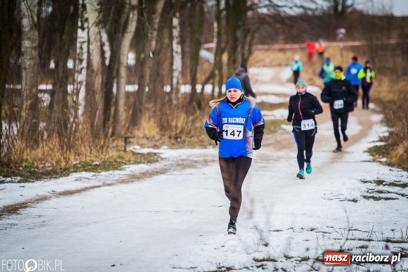 Zdjęcie w galerii na portalu naszraciborz.pl: Mróz, lód i śnieg niestraszny biegaczom. Blisko 500 twardzieli pokonało trasę w Oborze wiadomości z regionu